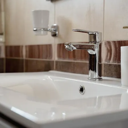 Whole Floor In Upscale Neighborhood Apartman *