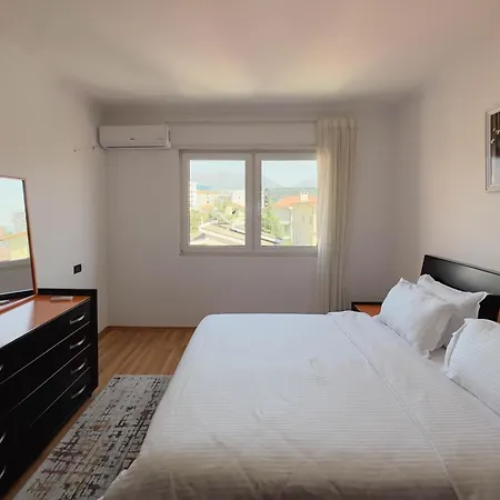 Whole Floor In Upscale Neighborhood Apartman *