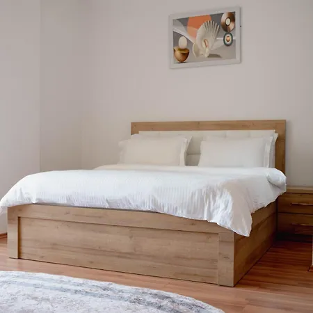Apartman Whole Floor In Upscale Neighborhood