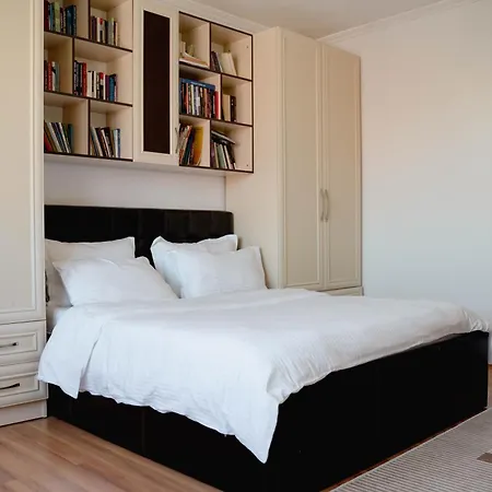 Whole Floor In Upscale Neighborhood Apartman *