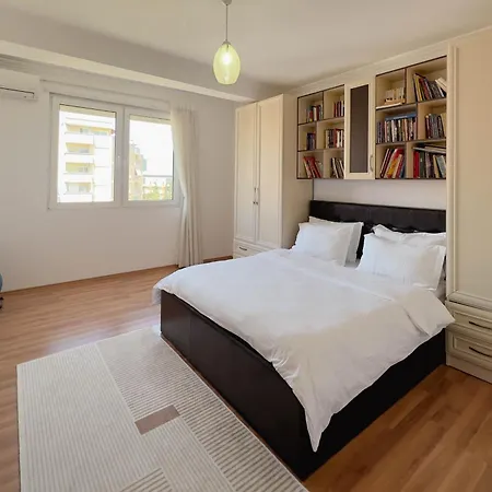 Whole Floor In Upscale Neighborhood Apartman Tirana